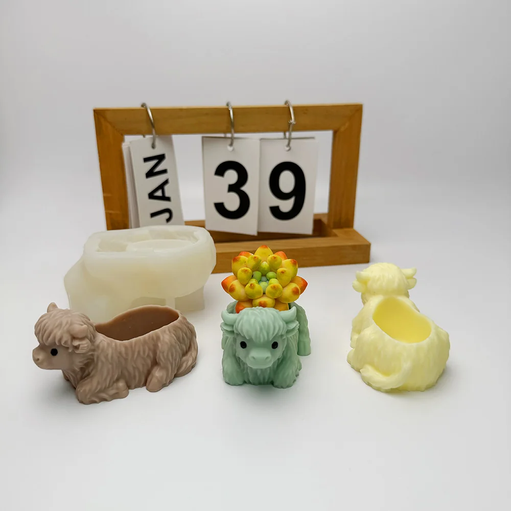 Highland Cow Silicone Candle Mold with Lying Pose silicone mold detail and cavity