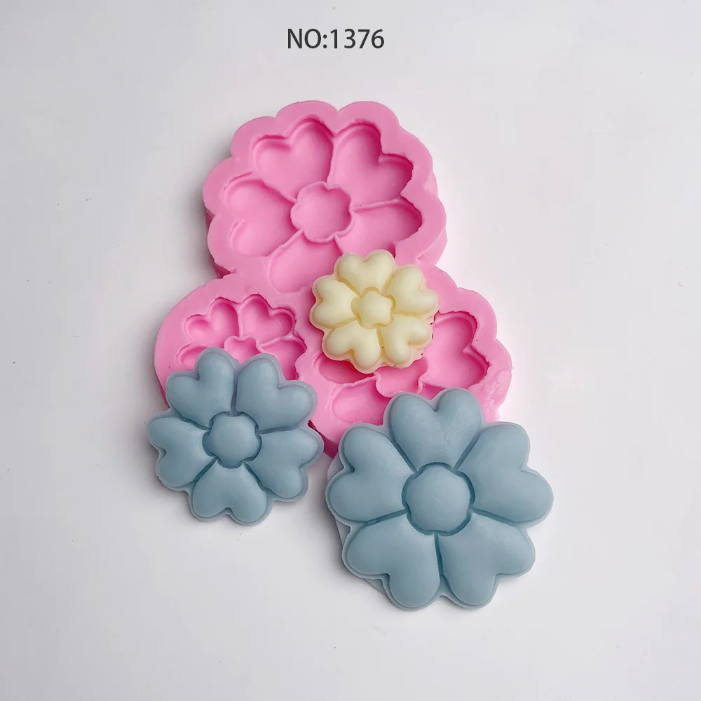 3D Heart-shaped Flower Flower Silicone Candle Mold 1376 silicone mold detail and cavity