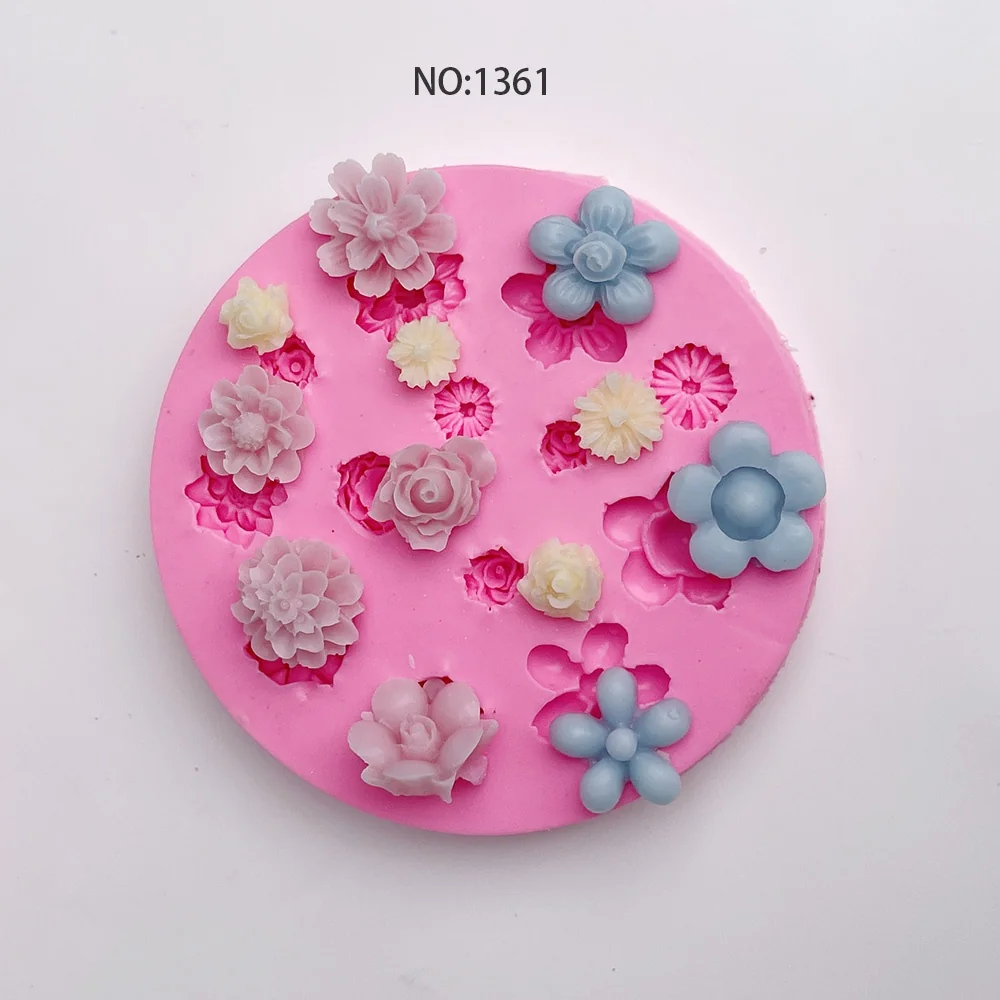 Mini Multi-style Mini Flower Silicone Mold for DIY Candle Making 1361 finished casting from the silicone mold