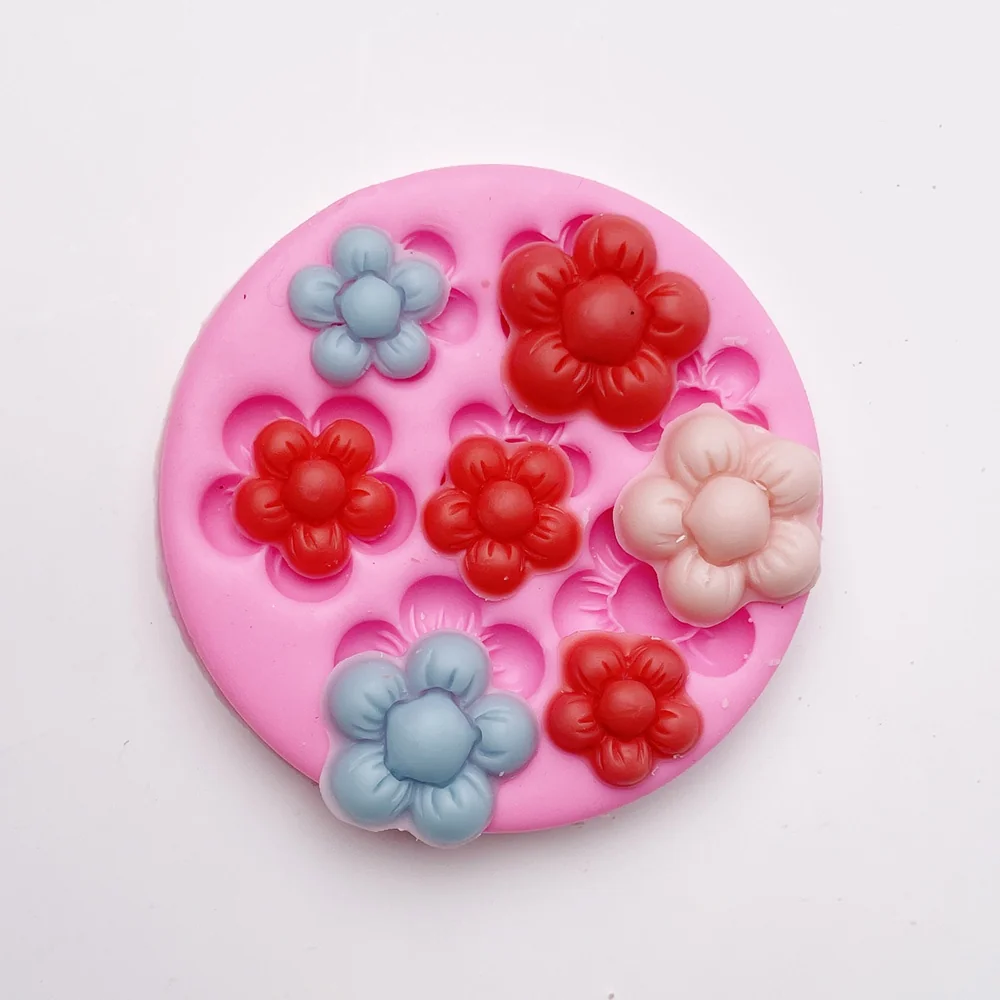 Five-petal Flower Flower Silicone Mold for Candle Making 1370 finished casting from the silicone mold