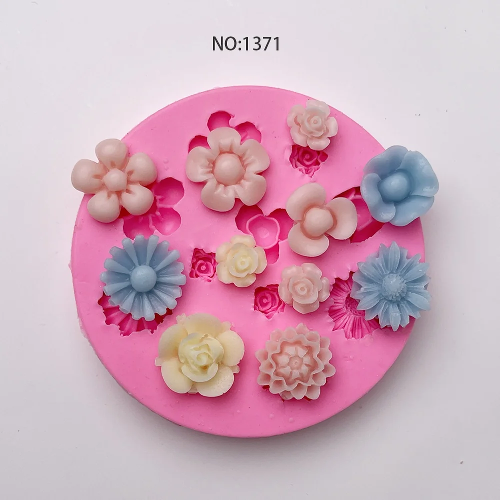 Assorted Mini Flower Silicone Mold for DIY Candle Making 1371 finished casting from the silicone mold