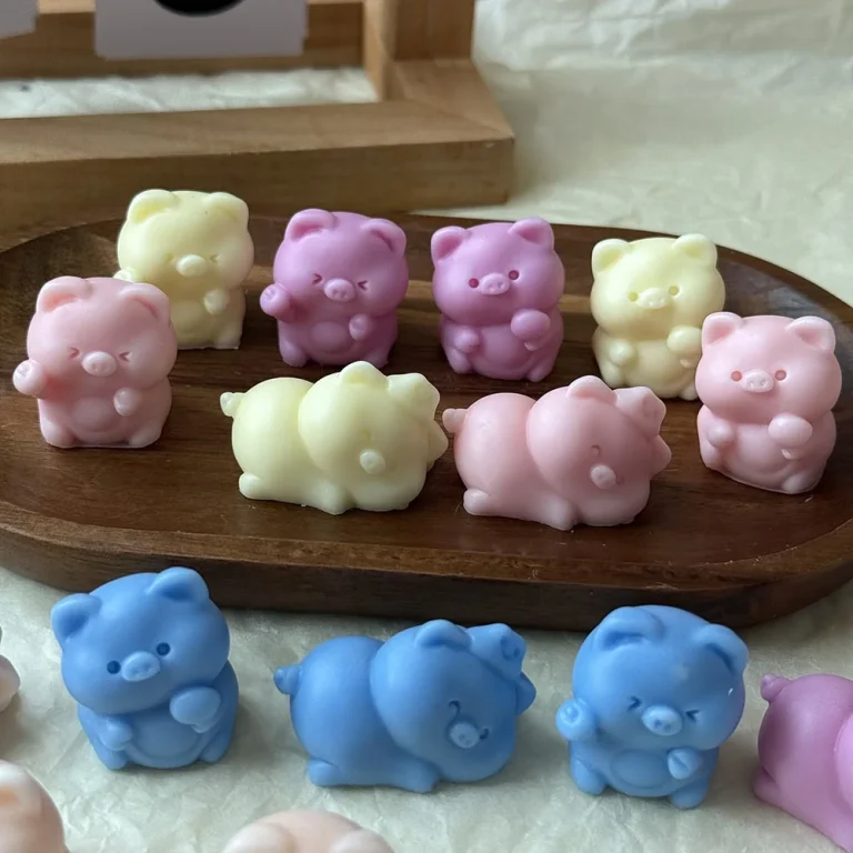 Pig Silicone Candle Mold 1499 silicone mold detail and cavity