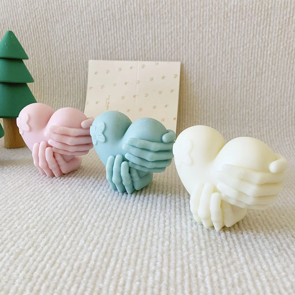 9017 - 双手捧心带蝴蝶装饰硅胶模具
